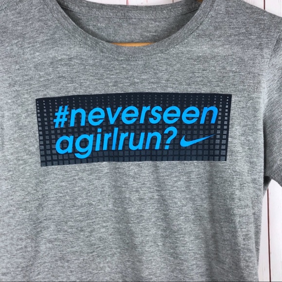 Nike Women’s Graphic Running T-Shirt Size M - Picture 2 of 6